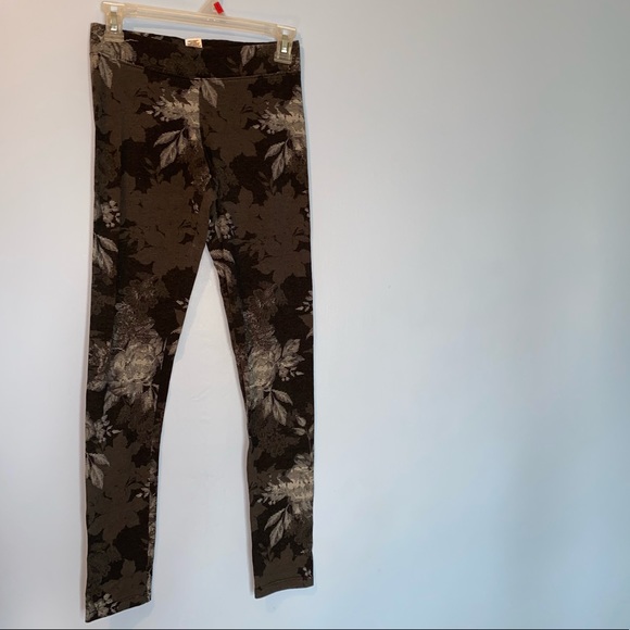 Aeropostale Pants - Black & Grey Floral Leggings